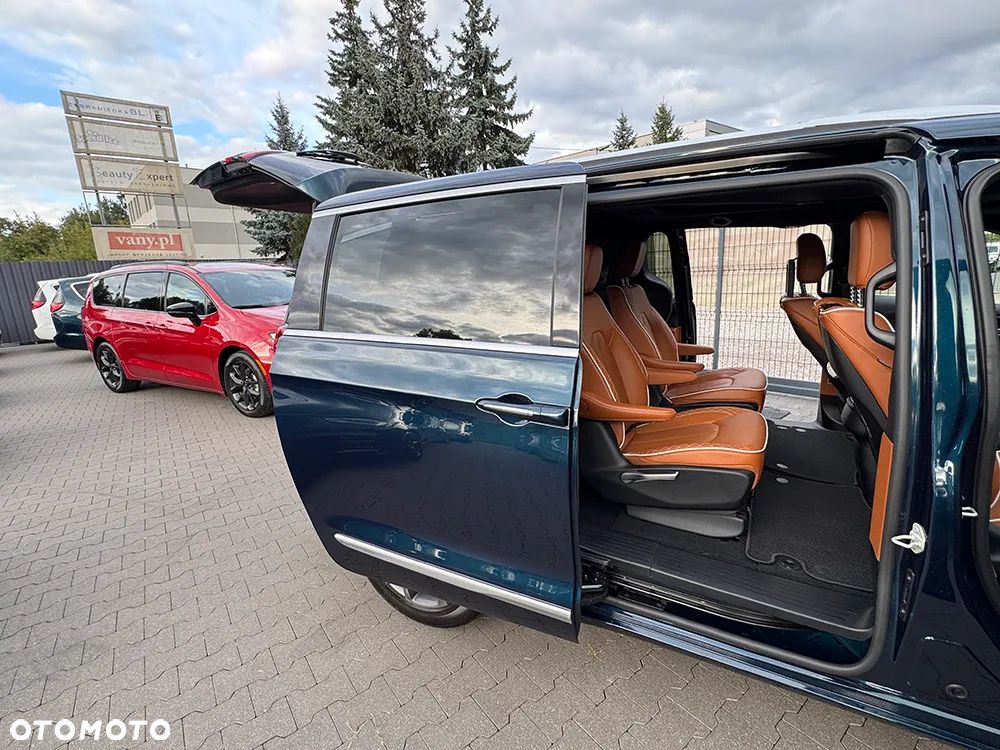 Chrysler Pacifica - 23