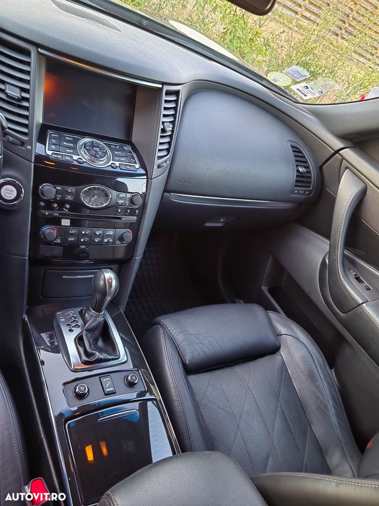 Infiniti Q70 - 12