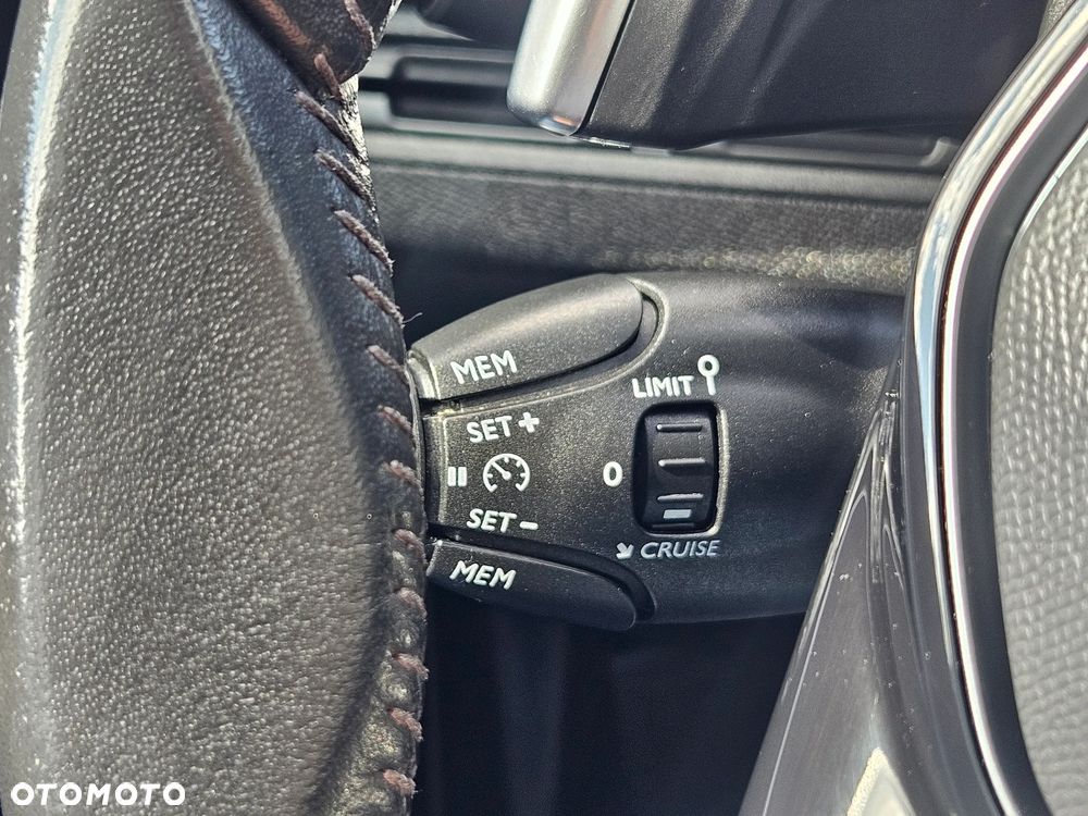 Peugeot 3008 1.5 BlueHDi Road Trip S&S EAT8 - 35