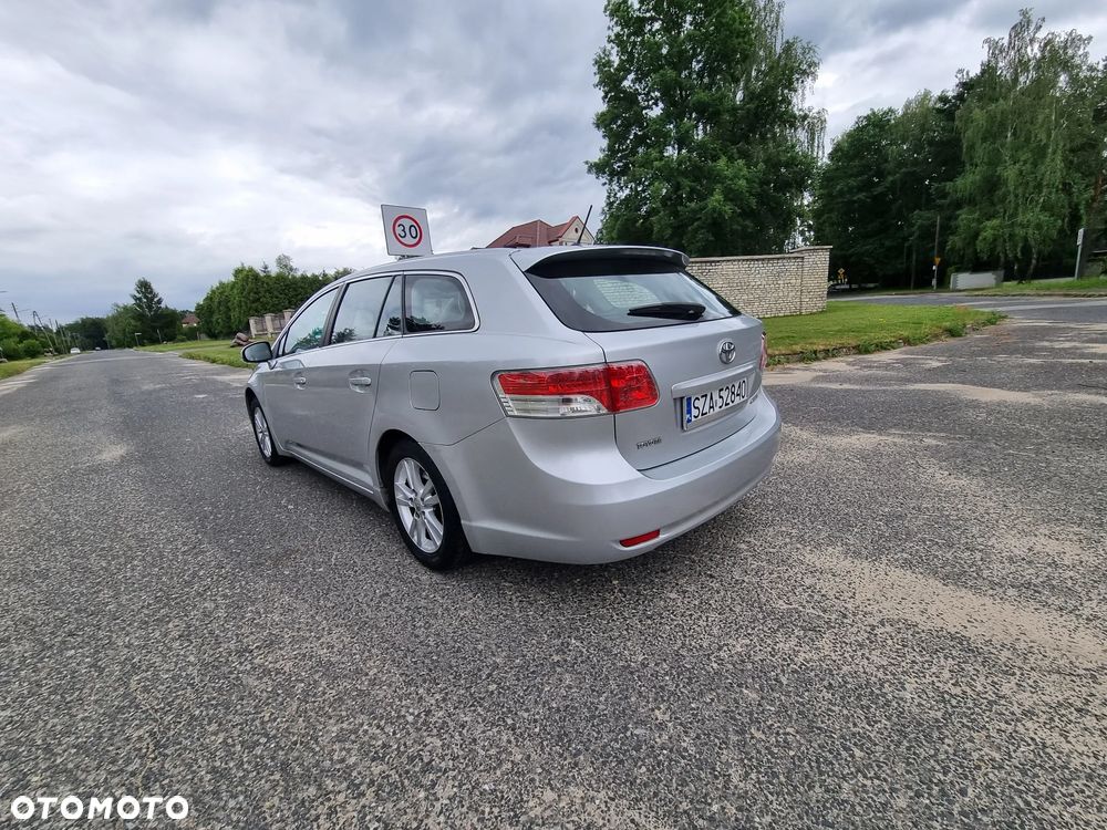 Toyota Avensis - 11