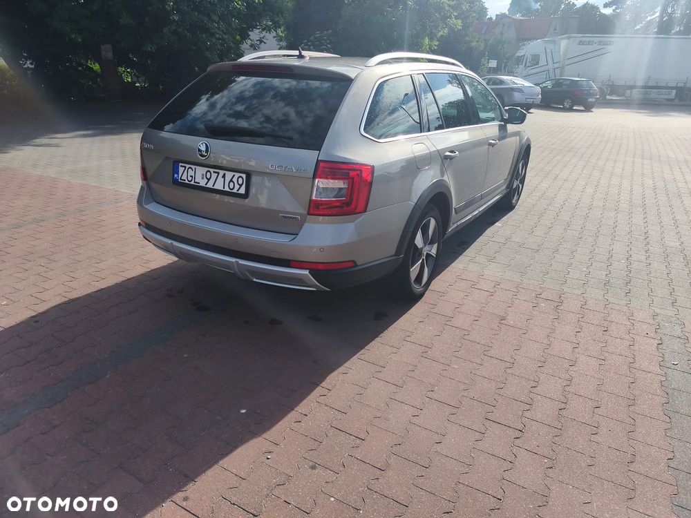 Skoda Octavia Scout 2.0 TDI 4x4 DSG - 8