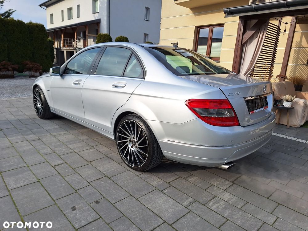 Mercedes-Benz Klasa C 250 CGI BlueEff Elegance - 4