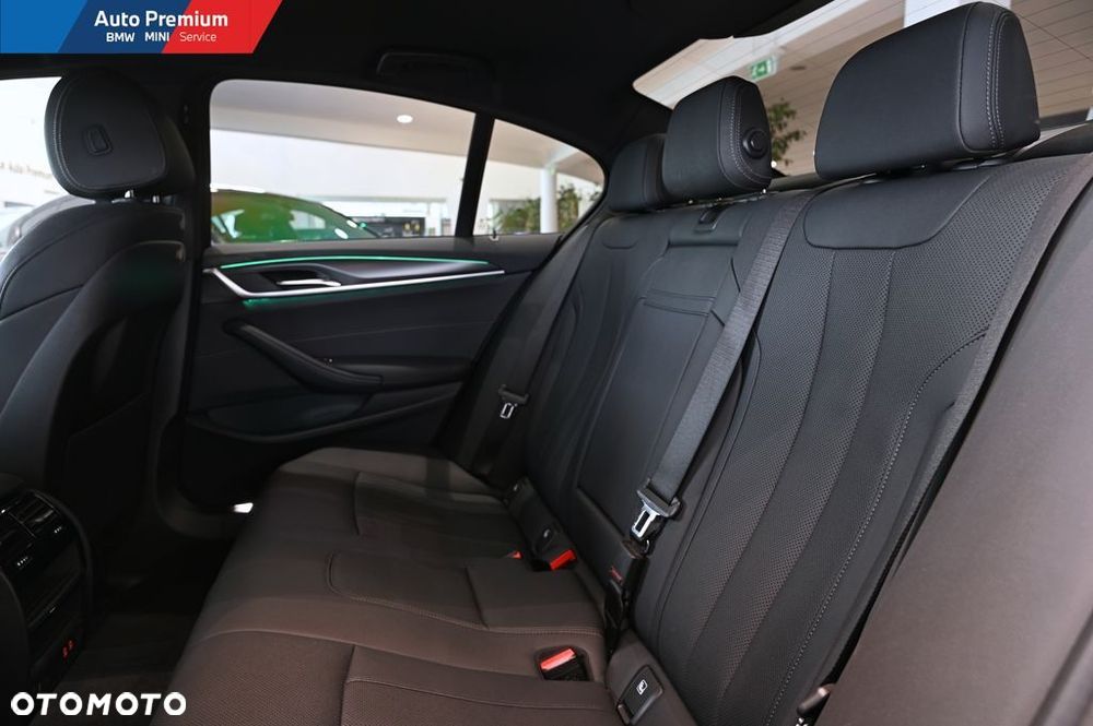 BMW Seria 5 520d xDrive MHEV - 16