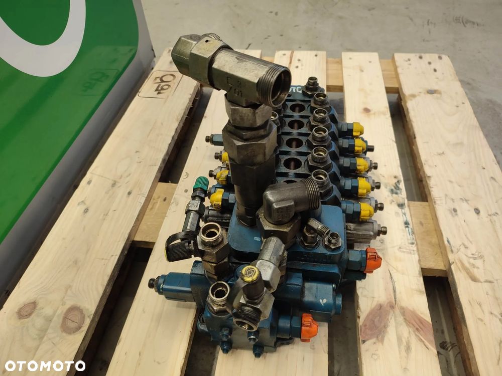 Rozdzielacz hydrauliczny JLG 660 (26015700) - 5