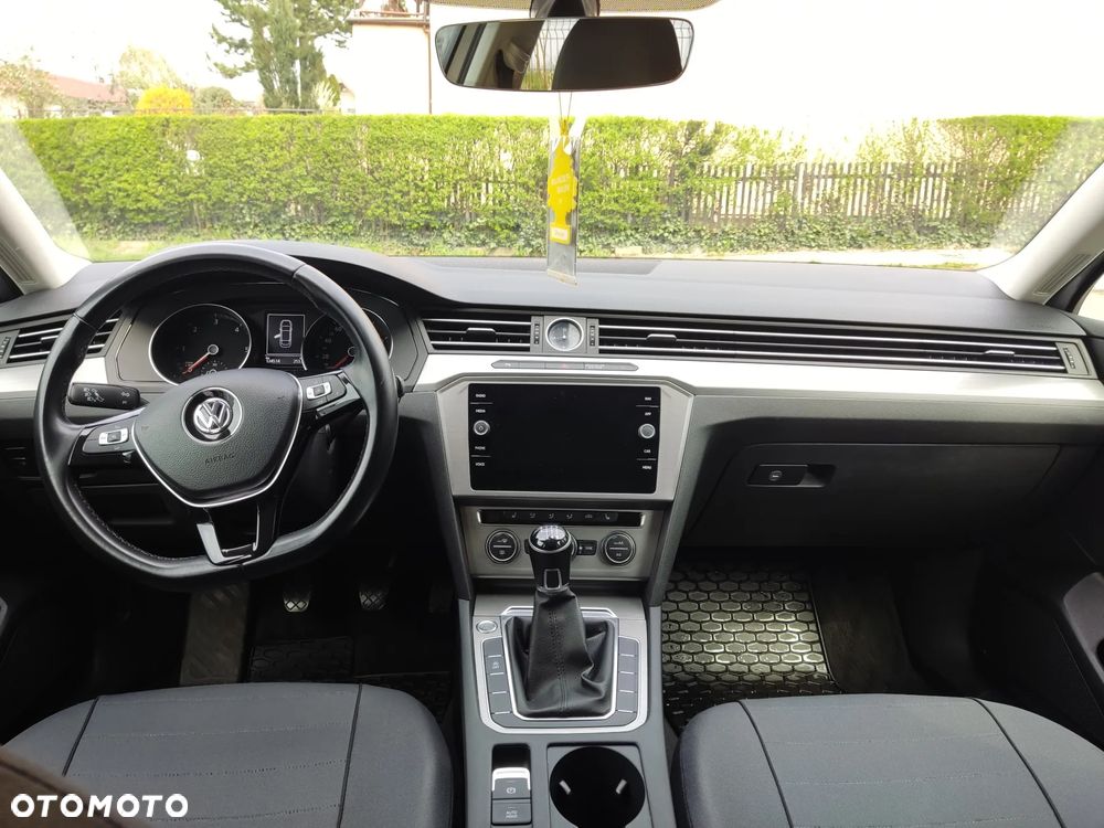 Volkswagen Passat 2.0 TDI SCR Trendline - 8