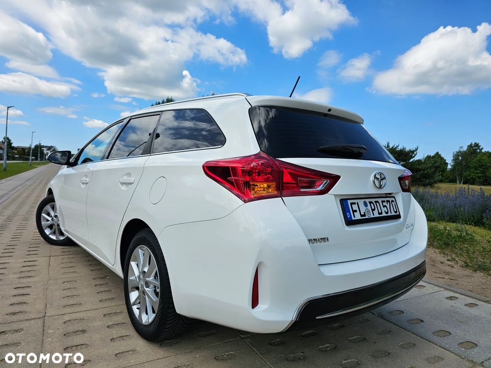 Toyota Auris 1.6 Executive - 10