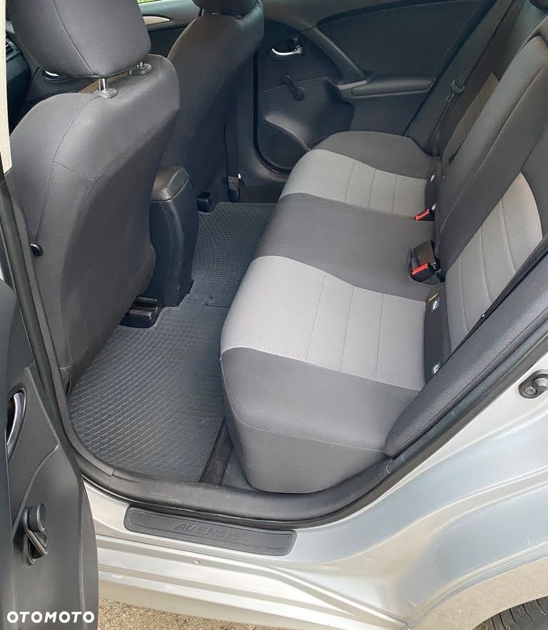 Toyota Avensis 1.6 Premium - 8