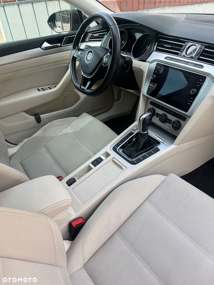 Volkswagen Passat 1.6 TDI SCR DSG - 5