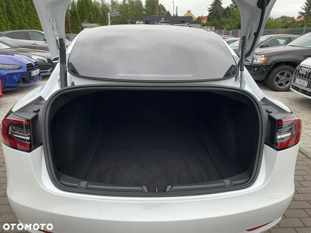 Tesla Model 3 - 4