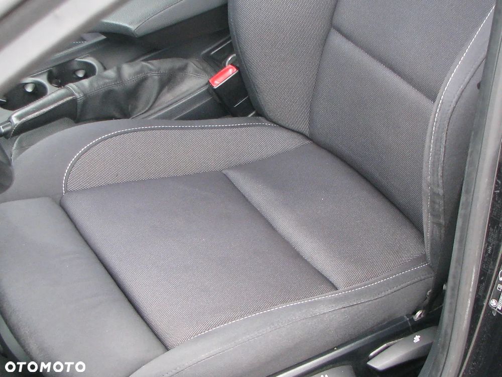 BMW Seria 1 118d DPF - 15