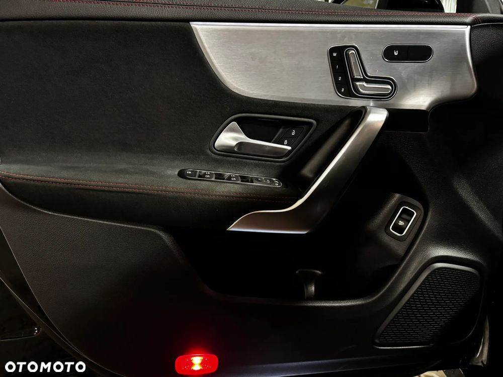 Mercedes-Benz CLA 250 7G-DCT AMG Line - 17