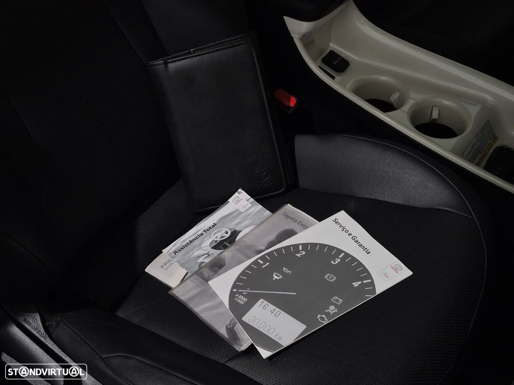 Toyota Prius 1.8 Luxury Pele - 40