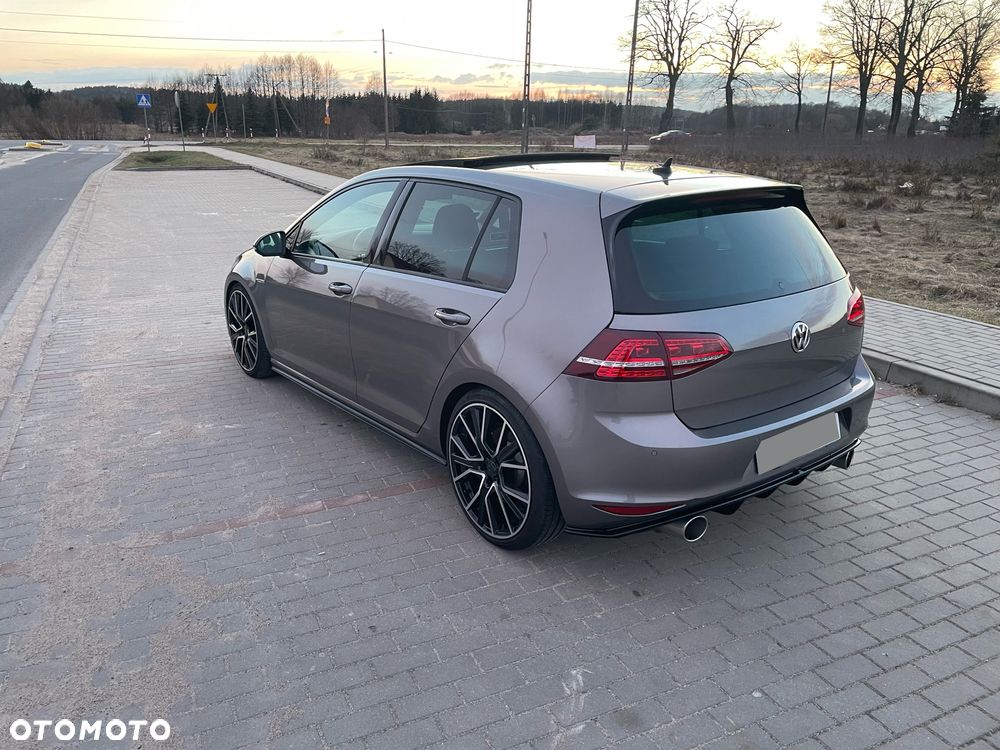 Volkswagen Golf - 6
