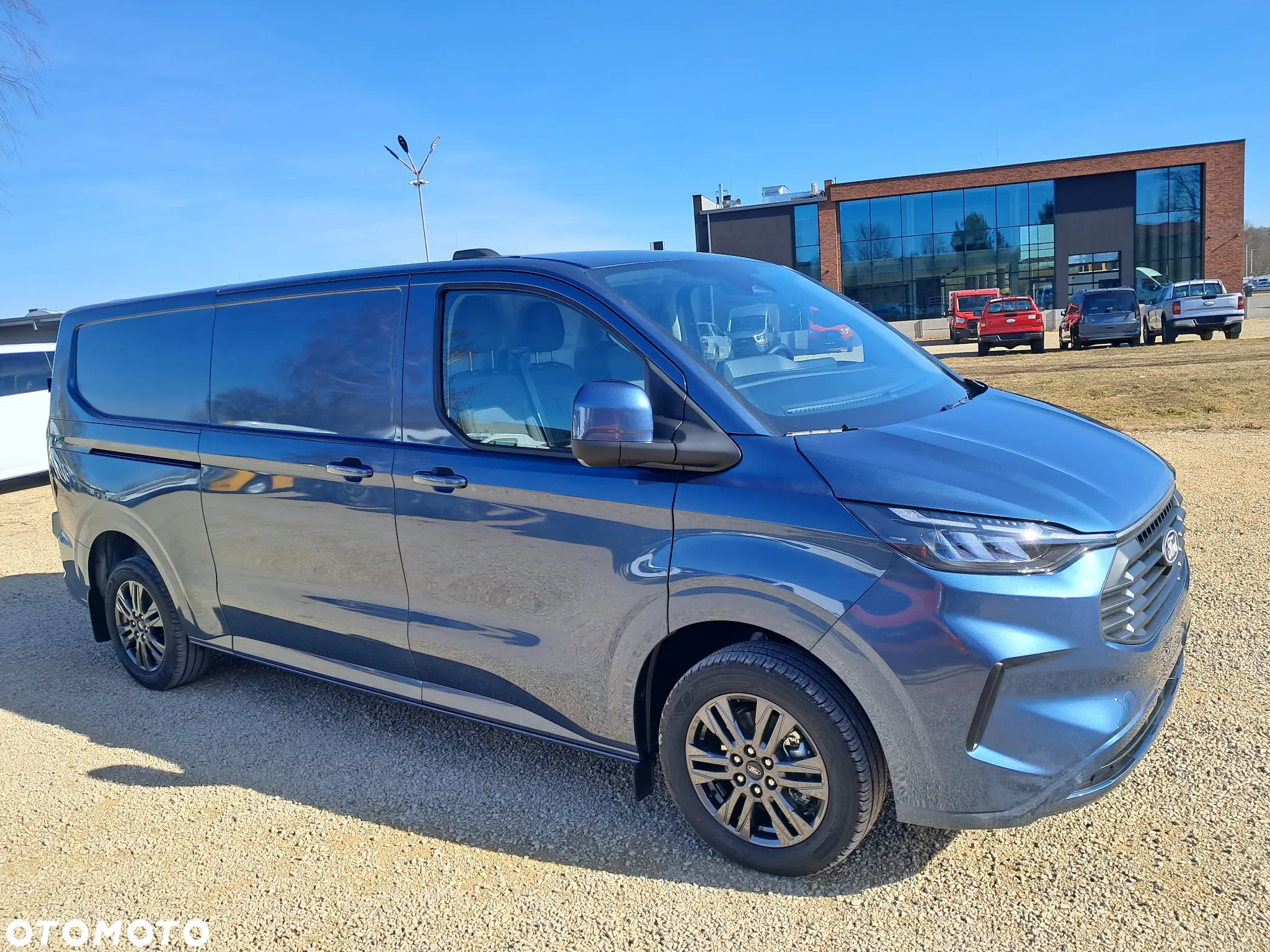 Ford Custom Van Limited - 4