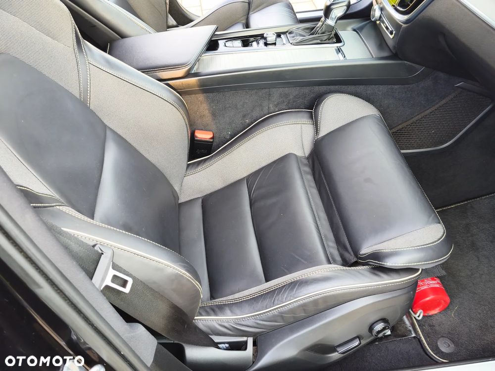 Volvo V60 D3 R-Design - 40