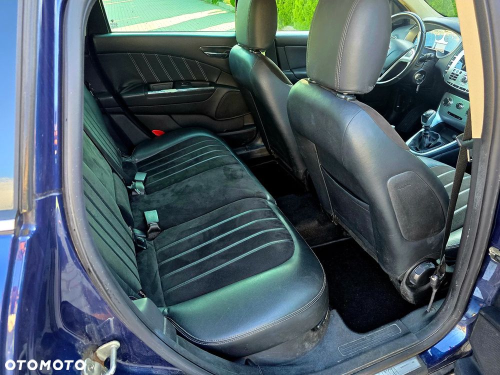 Lancia Delta 1.6 MJ Gold - 32