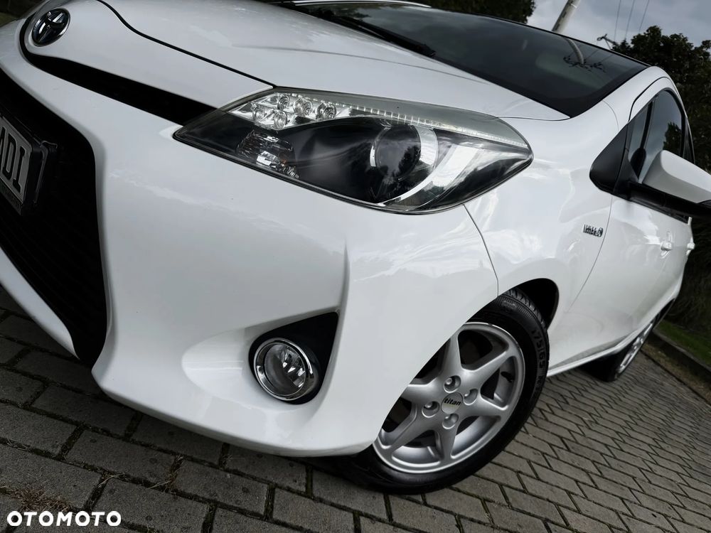 Toyota Yaris Hybrid 100 Premium - 38