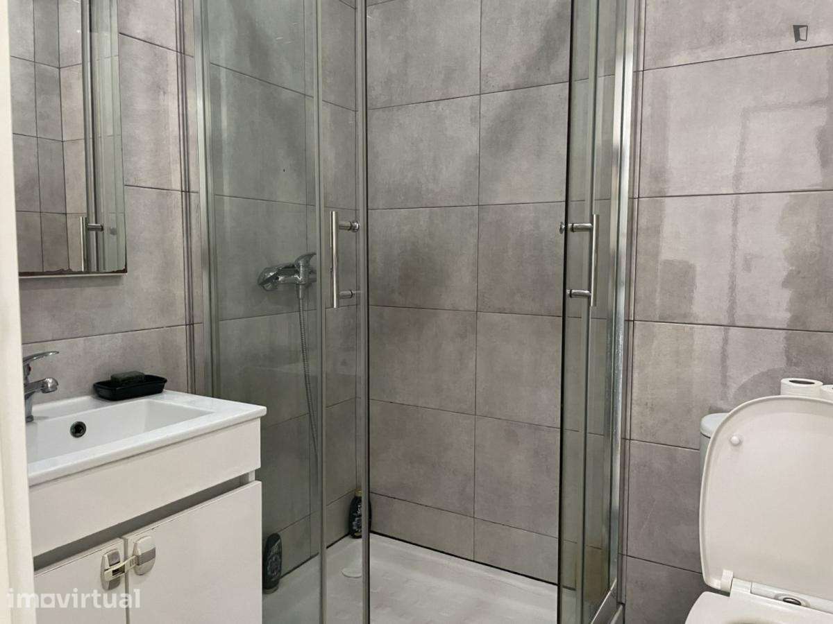 Quarto - localizado em Algés Lisbon - Grande imagem: 5/8