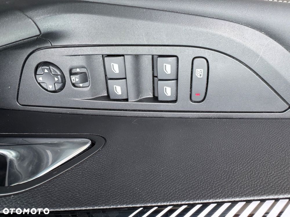 Peugeot 2008 PureTech 100 Allure - 23