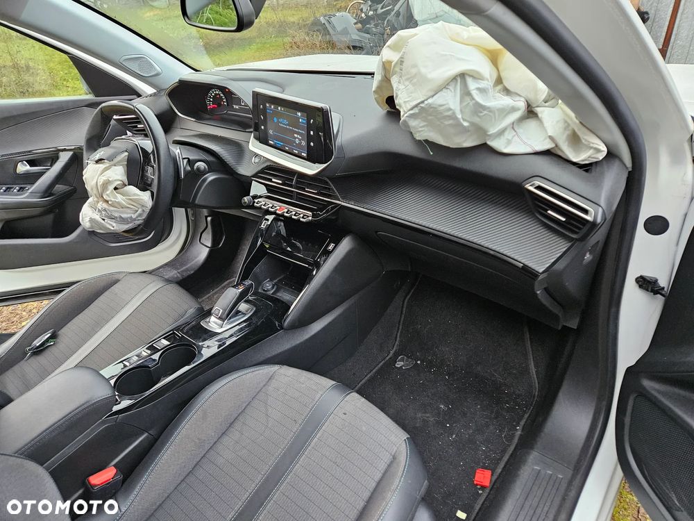 Peugeot 2008 PureTech 130 EAT8 Allure - 10