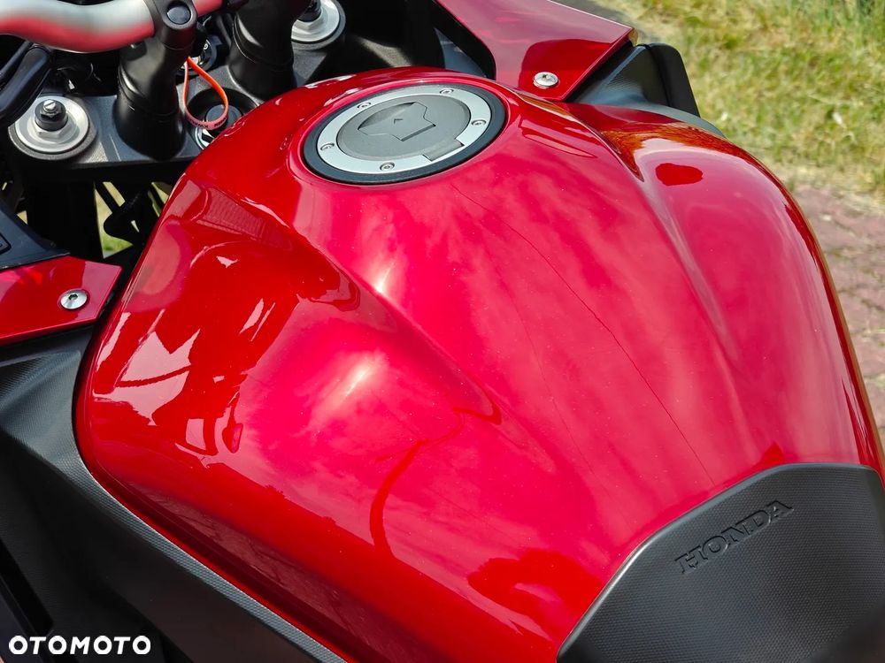 Honda VFR - 28