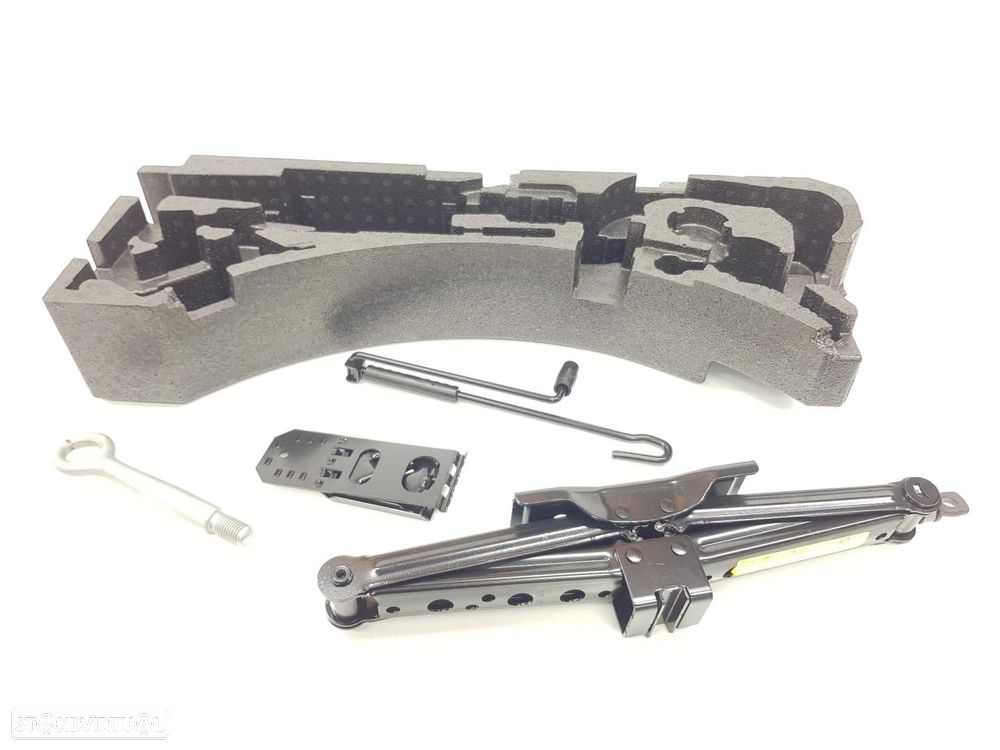 MACACO JAGUAR F-PACE - 1