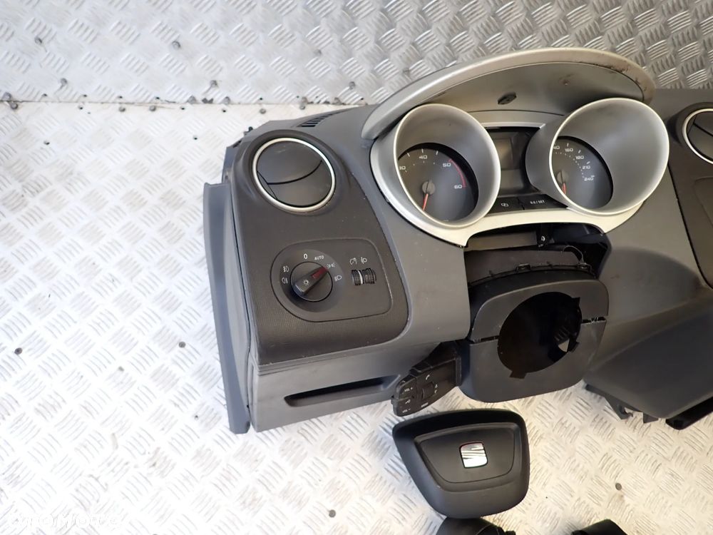 KOKPIT DESKA ROZDZIELCZA SEAT IBIZA IV ,WERSJA 5 DRZWIOWA  Z PASAMI - 4