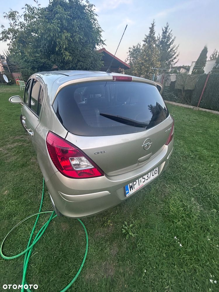 Opel Corsa 1.4 16V Cosmo - 12