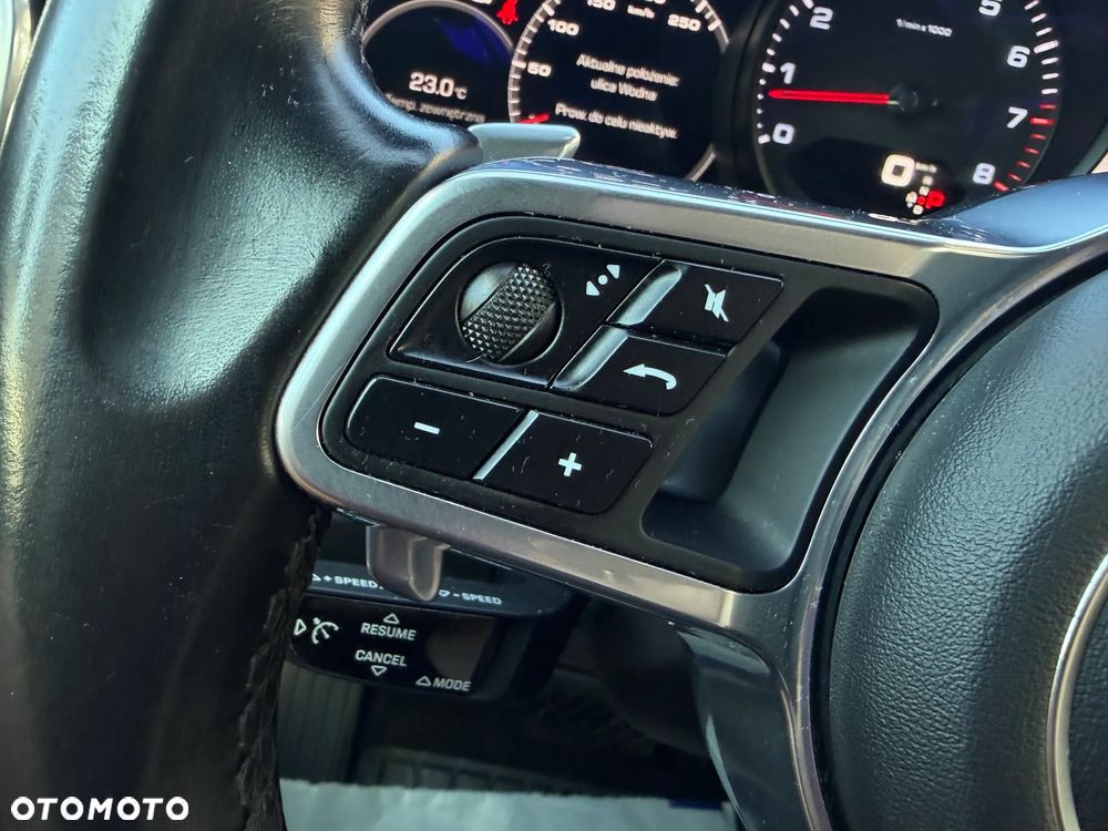 Porsche Cayenne Standard - 25