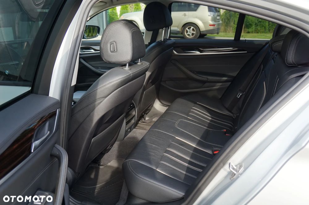 BMW Seria 5 540i xDrive Luxury Line - 11