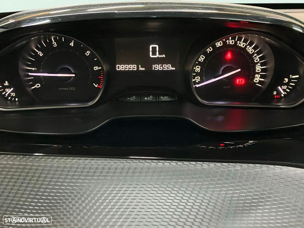 Peugeot 208 - 12