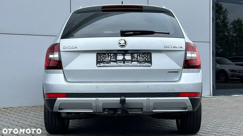 Skoda Octavia Scout 2.0 TDI 4x4 DSG - 12