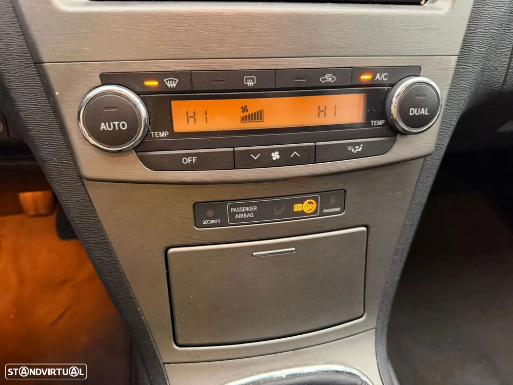 Toyota Avensis SW 2.0 D-4D - 7