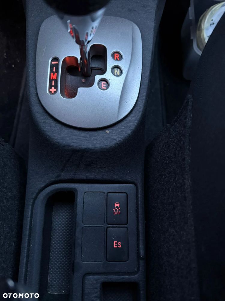 Toyota Yaris - 11