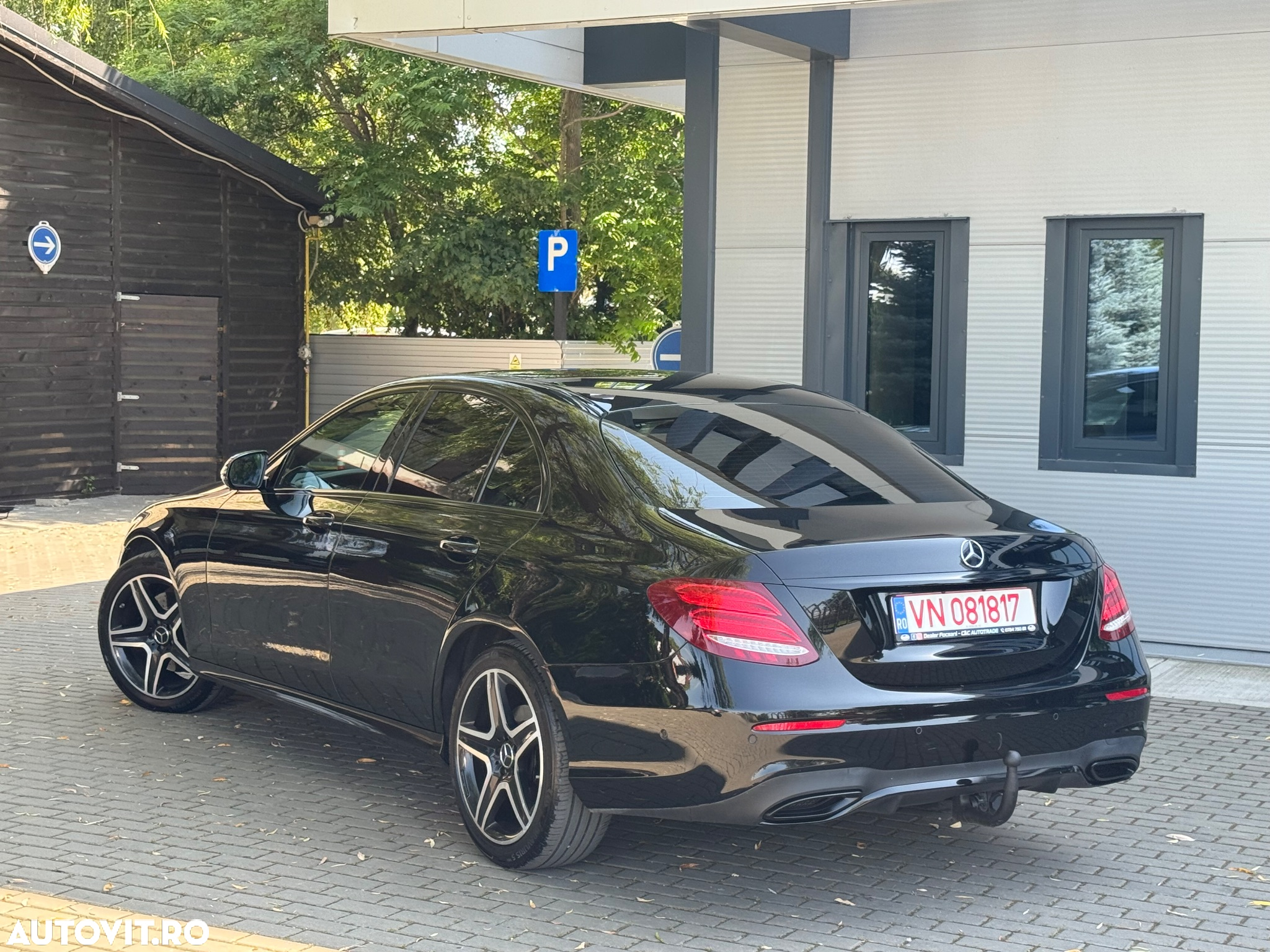 Mercedes-Benz E 220 d 9G-TRONIC AMG Line - 2