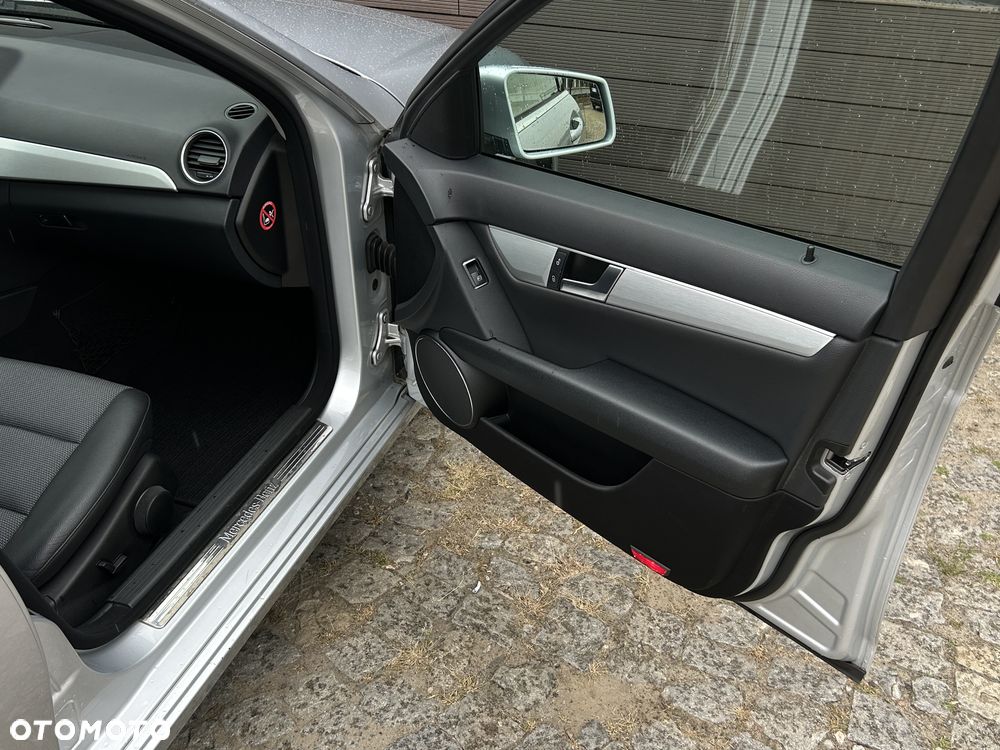 Mercedes-Benz Klasa C 180 BlueEFFICIENCY 7G-TRONIC Avantgarde - 13