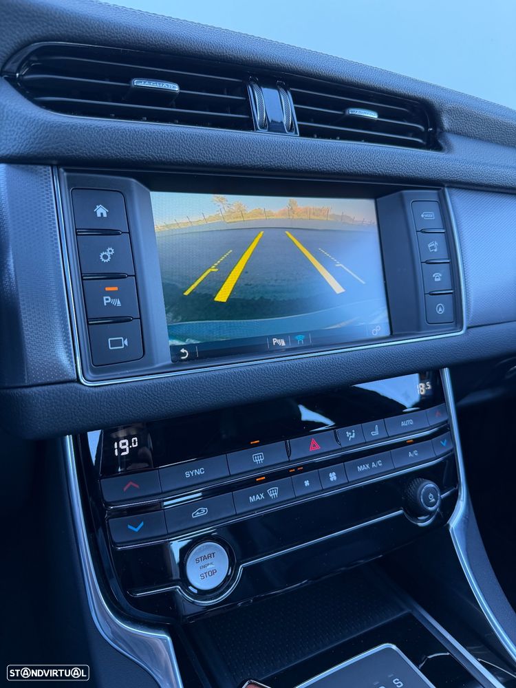 Jaguar XF 3.0 TDV6 R-Sport - 22