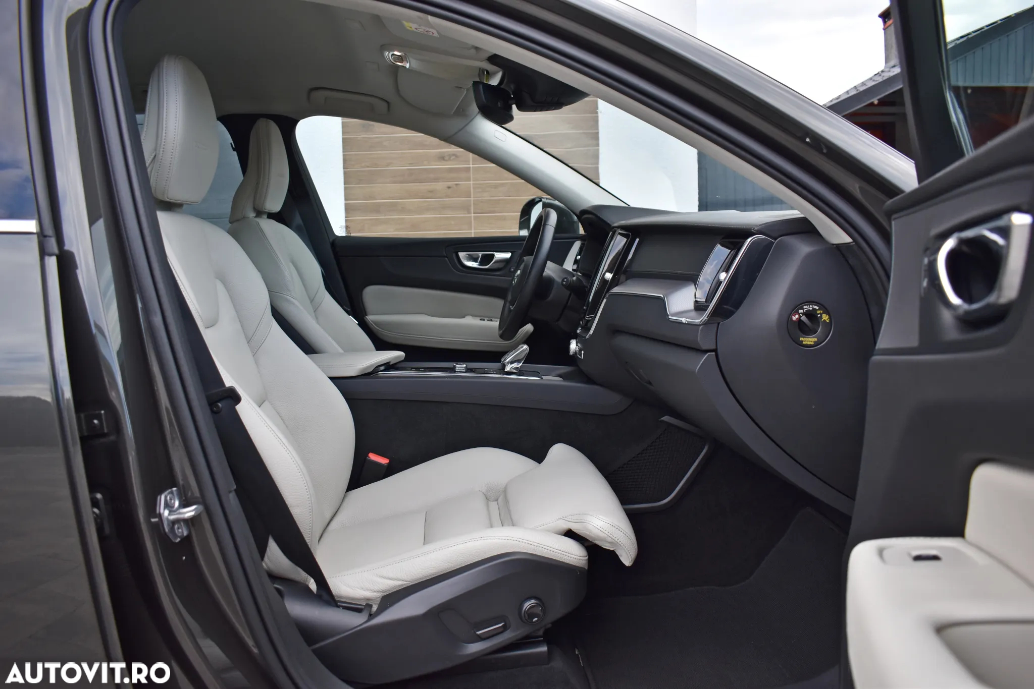 Volvo XC 60 B4 MHEV AT8 AWD Inscription - 17