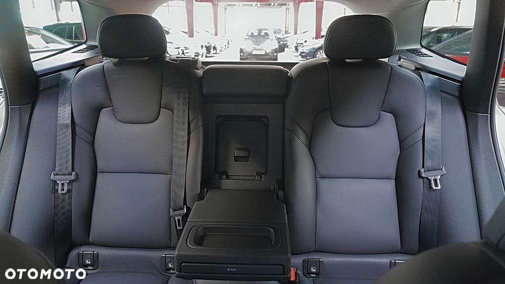 Volvo XC 60 T4 Momentum Pro - 19