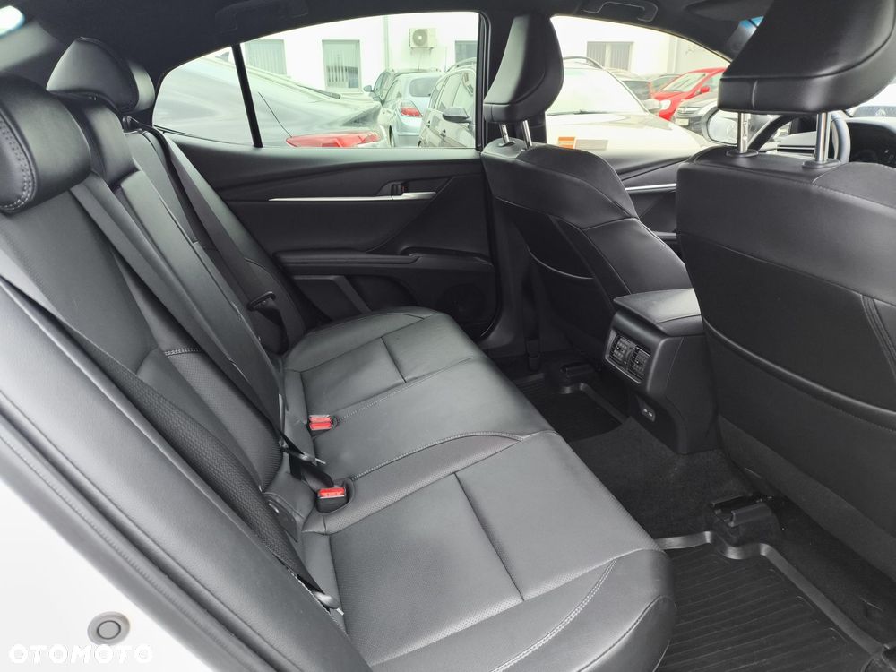 Toyota Camry - 10