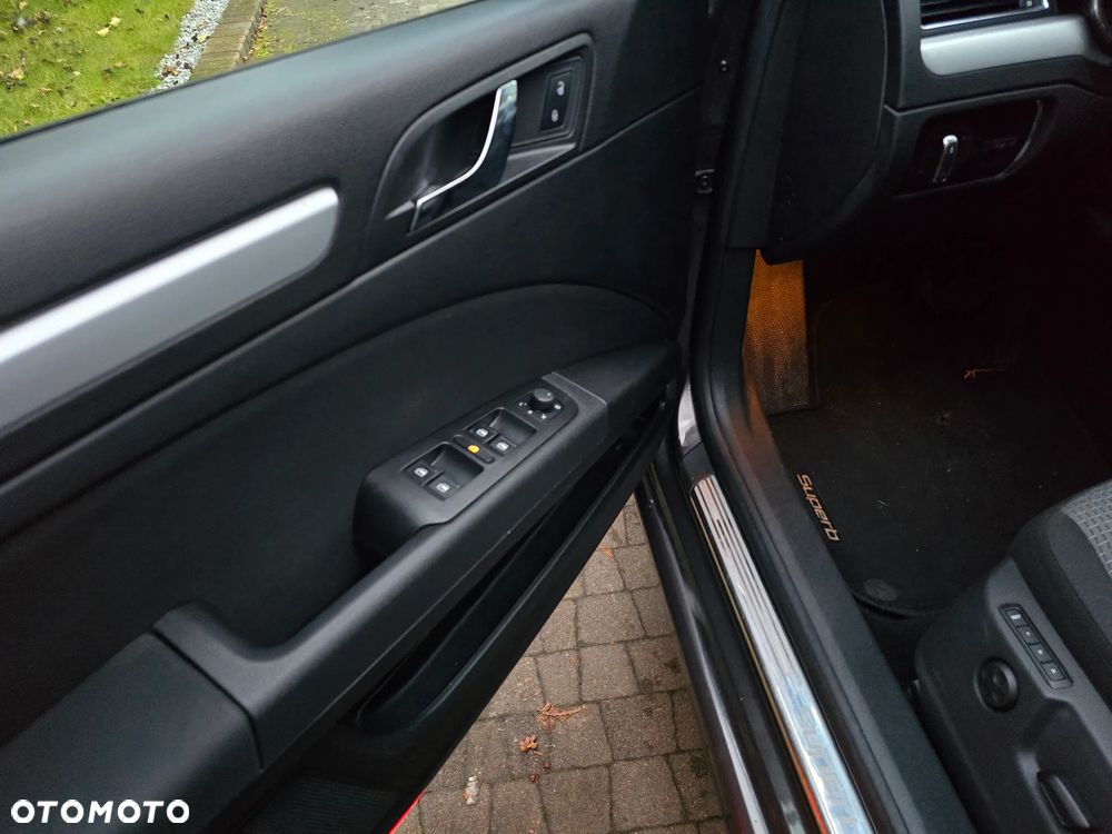 Skoda Superb 2.0 TDI DSG Exclusive - 19