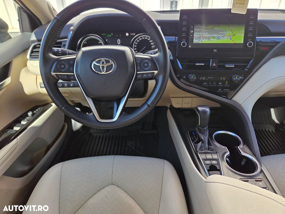 Toyota Camry 2.5 Exclusive - 32