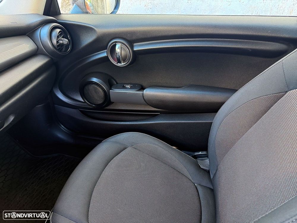 MINI 3 Portas Cooper D - 17