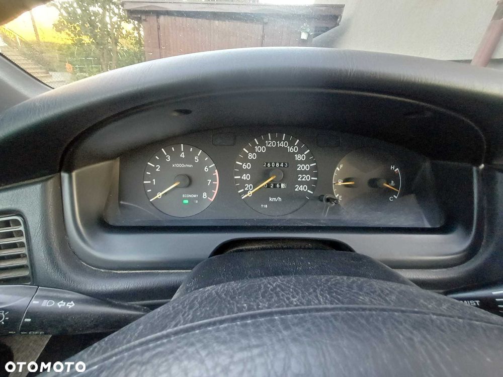 Toyota Carina - 4