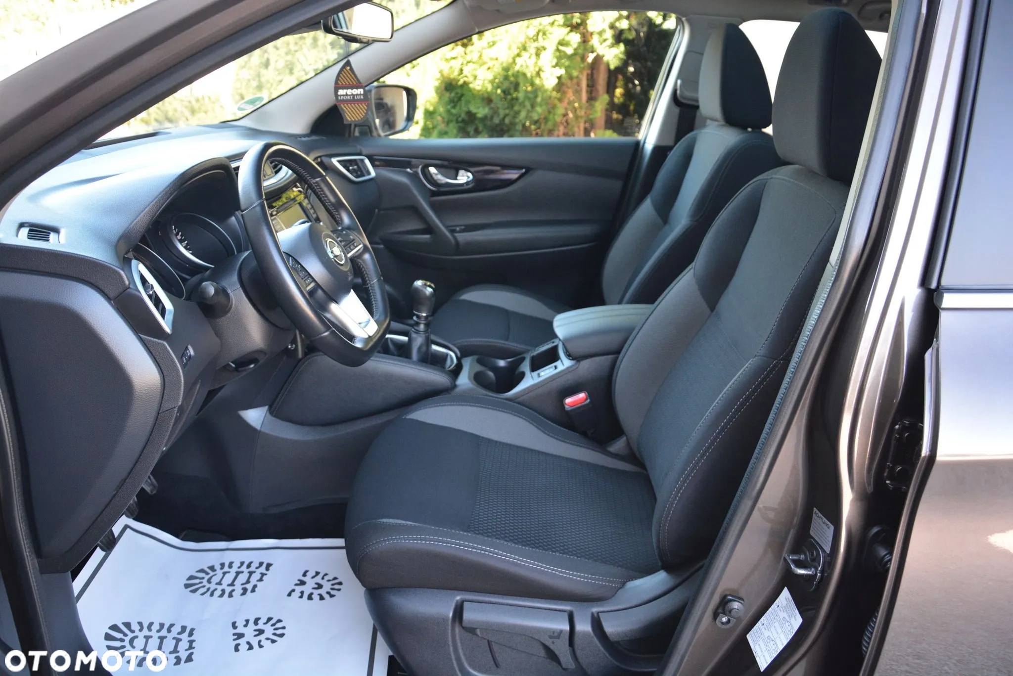 Nissan Qashqai 1.3 DIG-T N-CONNECTA - 17