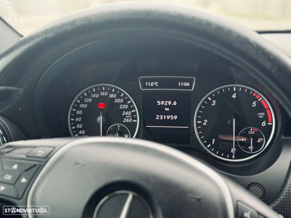 Mercedes-Benz A 180 CDI (BlueEFFICIENCY) Urban - 11