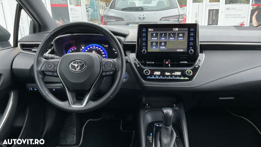 Toyota Corolla Sedan 1.8 HSD Dynamic - 17