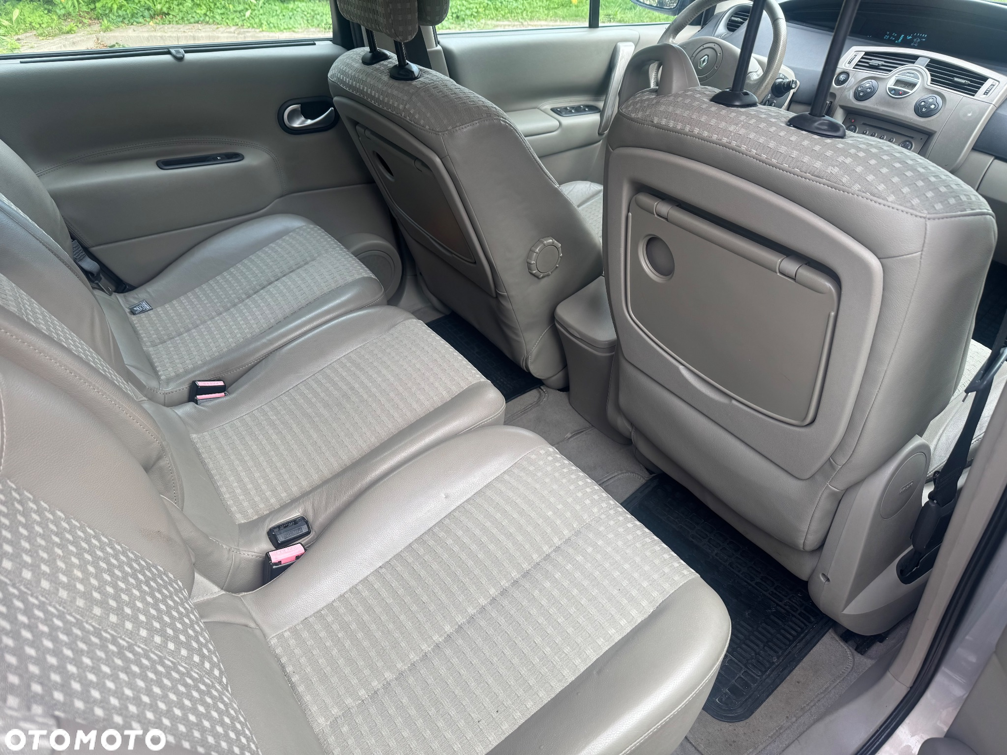 Renault Scenic 1.9 dCi Emotion - 10