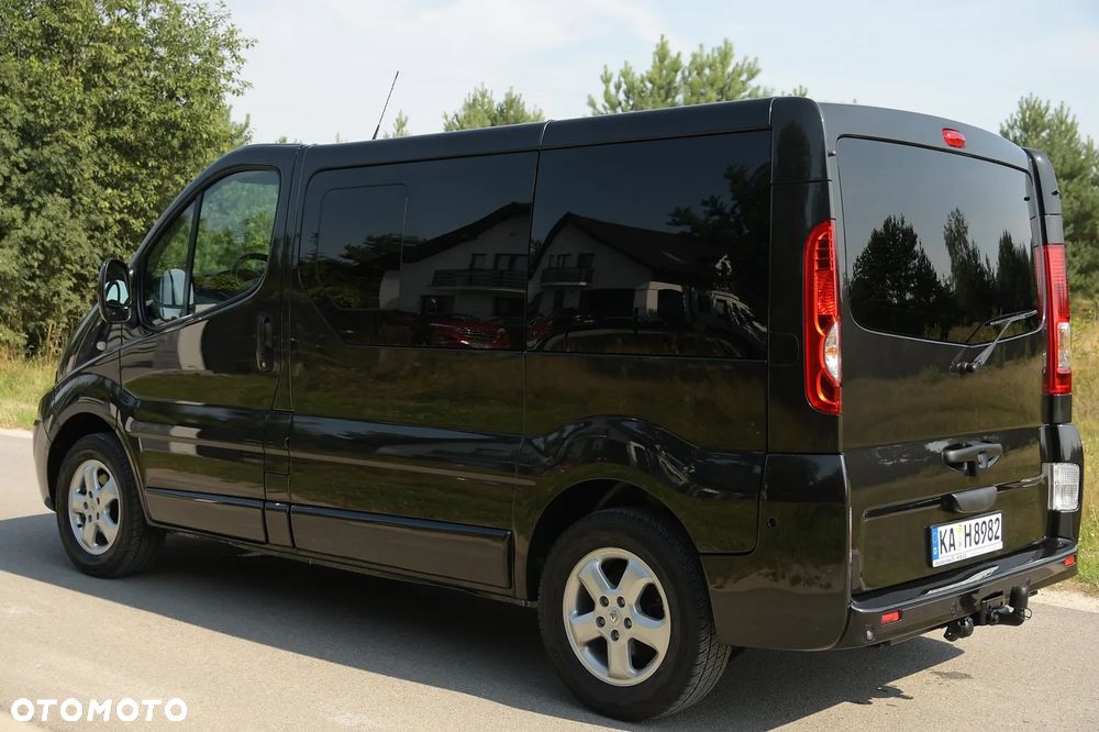 Renault Trafic Grand Passenger Black Edition - 5