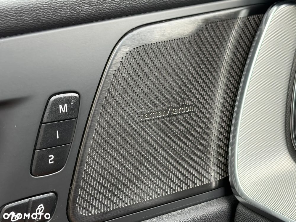 Volvo XC 60 B4 D Plus Dark - 30